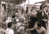market scene at inle lake